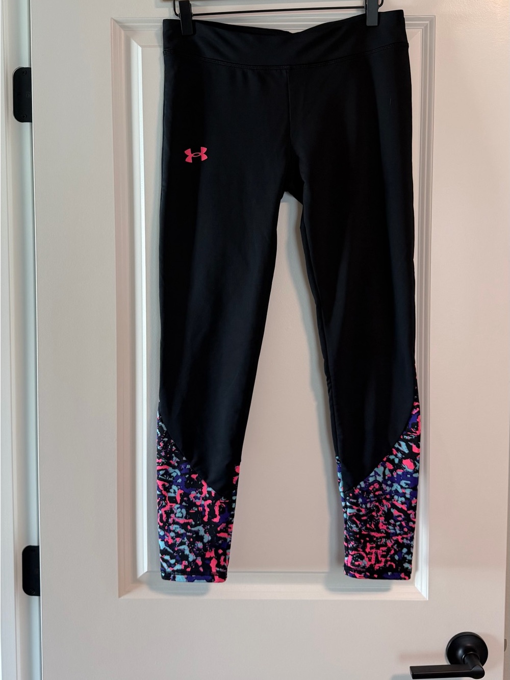 Under Armour Girls Black Leggings with Pink and Multicolor Patterned XL